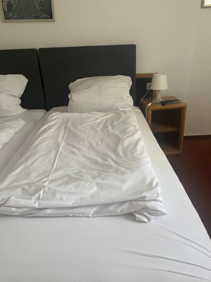 Hotel Zum Taunus Eppstein Exterior photo