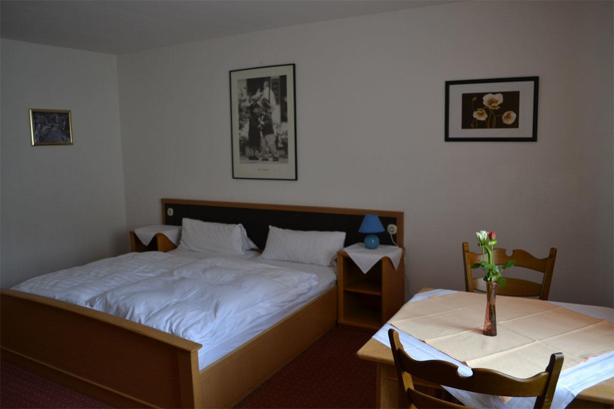 Hotel Zum Taunus Eppstein Exterior photo