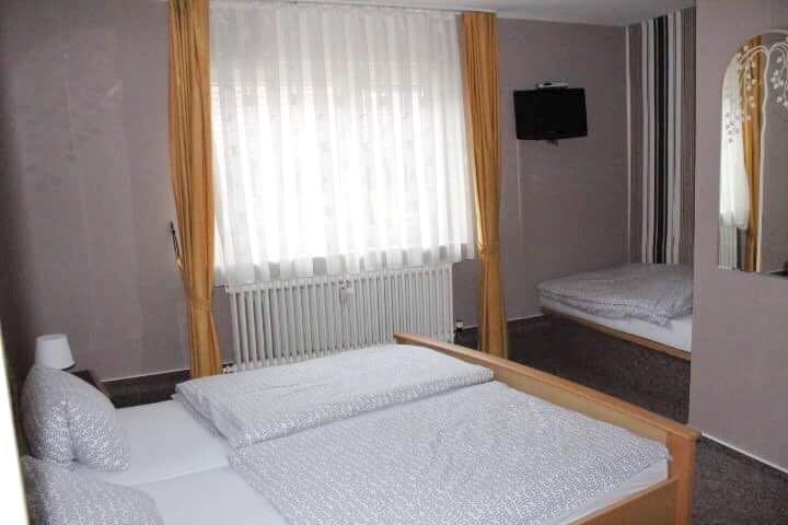 Hotel Zum Taunus Eppstein Exterior photo